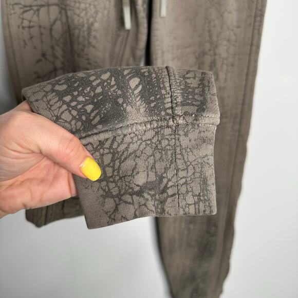 Lululemon Women’s Tread Dye Rover Black Pull on Warm Down 7/8 Joggers Size 2 - Picture 4 of 9